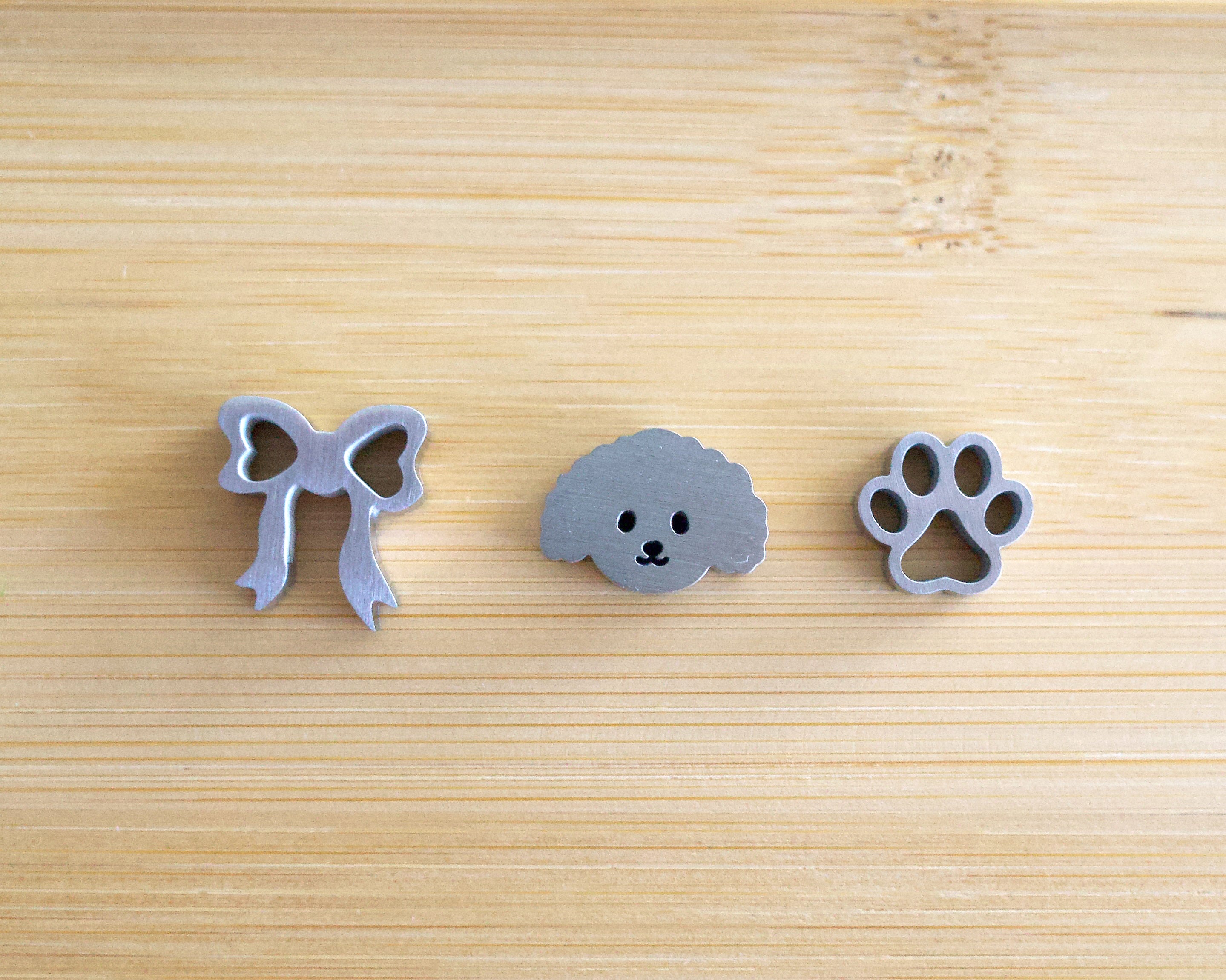 dog, dog paw, bow sifter beads (satin finish)