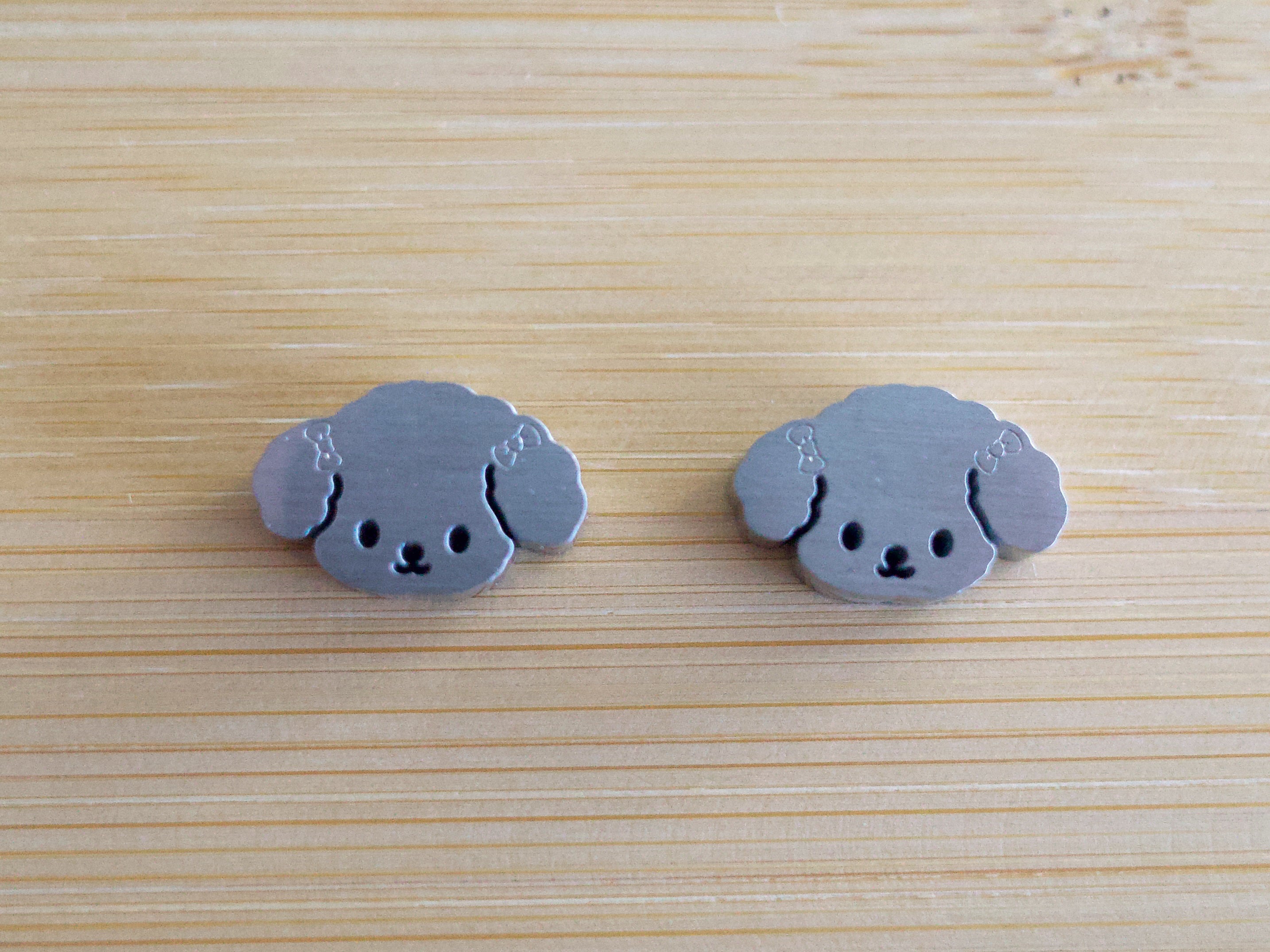 dog with bow sifter beads (set of 2) (satin finish)